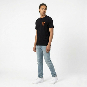 Camiseta Negra de Manga Corta para Hombre con Estampado de Logotipo V Naranja en la Espalda, Corte Regular Informal, Cuello Redondo, Algodón Jersey - Product Image 6