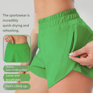 Shorts de sport pour femmes grande taille avec logo personnalisé, respirants, imprimés par décharge, taille élastique, imperméables - Product Image 3