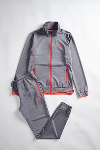 Conjunto Deportivo Gris con Detalles Rojos, Cuello Alto, Estilo Deportivo, para Otoño, Material de Poliéster, Bolsillos Laterales - Product Image 1