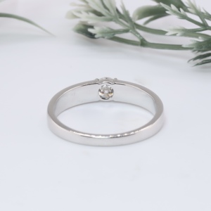 Anillo Solitario de Diamante Cultivado en Laboratorio para Hombre, Oro Blanco, Banda Lisa con Tensión, Estilo Minimalista, Joyería para Compromiso, Aniversario y Boda - Product Image 4