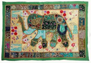 Tapiz Vintage con Parches de Elefantes - Tapiz Decorativo de Pared con Temática de Elefantes, Hecho a Mano en India con Cuentas Bordadas - Product Image 3