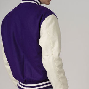 Veste universitaire pour homme, violette et blanche, personnalisée, style baseball, bomber, avec manches en cuir PU, fabricant OEM - Product Image 4