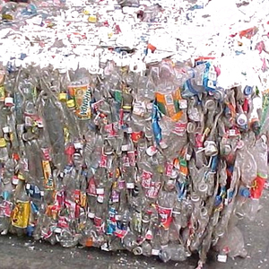 Bales de bouteilles PET recyclées après consommation, plastique propre recyclable pour la production industrielle de qualité moulage par injection - Product Image 4