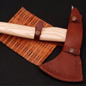 Hacha de acero al carbono grabada a medida, funda de cuero genuino, hacha vikinga con púas, herramienta de corte forjada a mano para exteriores. - Product Image 3