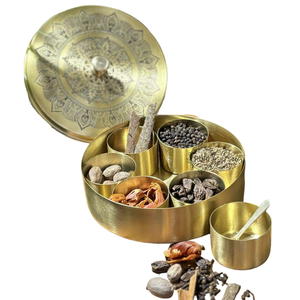 Caja de especias árabe vintage de latón de alta calidad con grabado y acabado pulido, caja de especias de latón puro para uso en la cocina. - Product Image 2