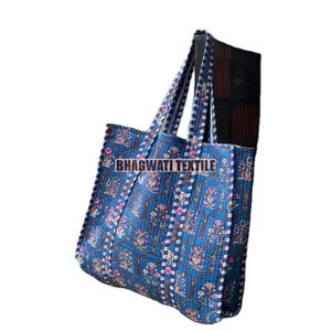 Sac fourre-tout à fleurs réversible en coton matelassé Boho fait à la main Fermeture à glissière durable écologique Logo personnalisé Tissu Casual Tassel - Product Image 3