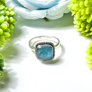 Bijoux Anvika Gems faits à la main en argent oxydé plaqué, pierre précieuse cyanite vert marine, monture sertie tendance pour femme, anniversaire - Product Image 1