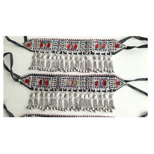 Ras du cou Tribal Kuchi Boho, fait à la main, avec couleurs personnalisées en vente - Product Image 3