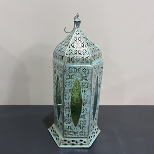 Farol Decorativo Marroquí de Hierro, Diseño Artesanal L557, Acabado Verde, Tamaño 7X6X14.25 Pulgadas, para Decoración del Hogar, Ramadán, Navidad, Pascua - Product Image 6