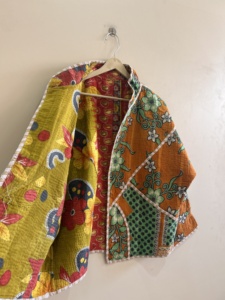 Chaqueta Kantha india hecha a mano, abrigo largo reversible, estilo bohemio, chaqueta bomber. - Product Image 5