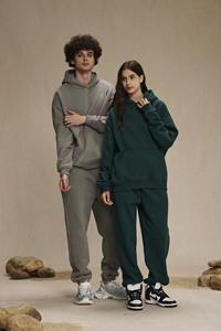 Survêtement personnalisé en molleton technique épais coupe ajustée – Tenue de sport décontractée et élégante pour homme, idéale pour le jogging, la course et l'entraînement – Respirant - Product Image 4