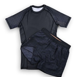 Ensemble de compression pour hommes OEM à prix abordable pour le sport – Collants de compression personnalisés pour le fitness – Ensemble 2 pièces - Product Image 2