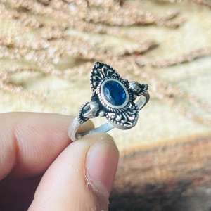 Anillo Floral Bohemio de Diseño Étnico con Gema, Anillo de Latón Oxidado Plateado Vintage para Mujer, Venta al por Mayor - Product Image 1