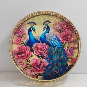 Décoration murale ethnique ronde en métal, peinte à la main, motif paon et fleurs, design oriental, artisanat fait main pour la décoration intérieure - Product Image 1
