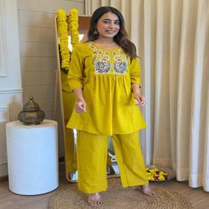 ชุดคุร์ตะปักลาย VASTRA COTTAGE สีมัสตาร์ด พร้อมกางเกงขายาว ชุดลำลองสำหรับผู้หญิง สวมใส่ได้ในงานปาร์ตี้ ชุดสไตล์ชาติพันธุ์ - Product Image 1