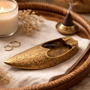 Cenicero Cuadrado de Latón, Diseño Vintage, Artículo Decorativo para el Hogar y Escritorio – Compacto para Cigarrillos, Ideal para Viajes y Uso en Exteriores - Product Image 6