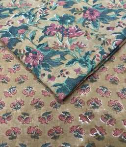 Tissu en coton imprimé floral indien de qualité supérieure, motif pêche, baie et bleu, pour vêtements, artisanat et décoration intérieure - Product Image 1