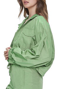 Conjunto Deportivo de Lujo para Mujer, 2 Piezas, Cortavientos Ligero, Chaqueta con Cremallera, Top Corto y Pantalones - Product Image 4