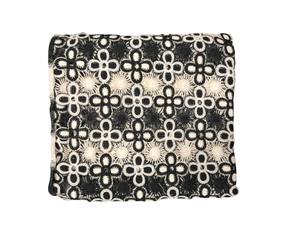 Tela de encaje químico GPO transpirable de la mejor calidad, ligera, peinada, con diseño floral de 4 pétalos en blanco y negro. - Product Image 5