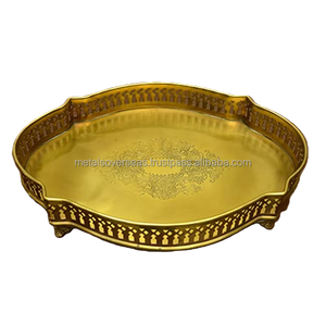 Plateau de service en laiton artisanal avec design gravé orné et poignées Plateau traditionnel en laiton doré pour thé, café et service de nourriture - Product Image 1