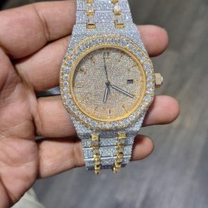 Montre-bracelet de luxe ronde pour homme, de haute qualité, style Hip Hop Bling, entièrement sertie de diamants de laboratoire, en argent et or, à mouvement quartz - Product Image 1