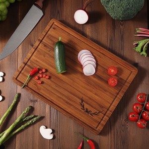 Planche à découper en bambou rectangulaire avec poignée latérale et rainures pour le jus, idéale pour la viande et le fromage en cuisine - Product Image 4