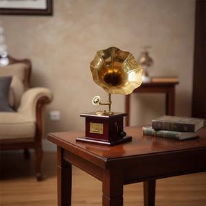 Gramófono de Madera Hecho a Mano Estilo Art Deco, Gramófono Decorativo Vintage de Madera, Base de Madera, Fonógrafo Clásico Retro - Product Image 1