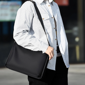 Bolso Bandolera Impermeable con Múltiples Compartimentos y Correa de Hombro Arqueada, Bolso de Viaje Unisex Hecho en Vietnam - Product Image 5