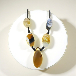 Collar de Moda de Cuerno de Búfalo Natural para Mujer, Ideal para Bodas, Fiestas y Aniversarios, Agrega un Toque Salvaje a tu Compromiso - Product Image 1