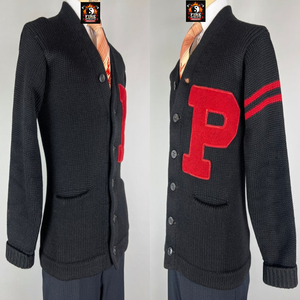 Pull parfait |   Cardigan universitaire vintage des années 40 en laine noire tricotée avec patch 'P' en chenille rouge et rayures universitaires |   Moyen - Product Image 6