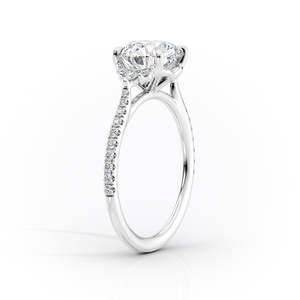 Bague de fiançailles en moissanite taille ovale en or jaune avec bande pavée et pierres latérales - Product Image 4