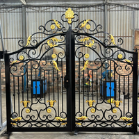 Portail en fer forgé sur mesure, décoratif et ornemental, pour entrée de villa de luxe, propriétés, hôtels et complexes hôteliers