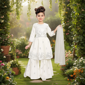 Conjunto de Ropa para Niñas Rani White: Traje Sharara con Espejos, Palazzo y Dupatta, Bordado Calado - Product Image 3