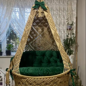 Silla Columpio Doble de Macramé Dorada, Columpio de Macramé con Cojines Verdes, Columpio Redondo de Macramé, Columpio de Macramé, Regalo de Inauguración de Casa - Product Image 1