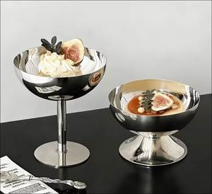 Bol martelé en acier inoxydable argenté avec poignée en forme de feuille de chêne dorée, récipient décoratif moderne pour fruits, collations, décoration de table et de maison - Product Image 5