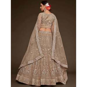 Lehenga Choli en filet brodé beige grande taille pour fiançailles - Product Image 4