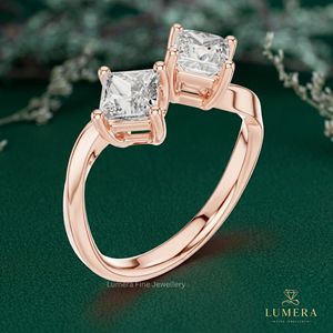 Anillo de dos diamantes cultivados en laboratorio con corte princesa doble y banda abierta entrecruzada, regalo de cumpleaños para una persona especial - Product Image 5