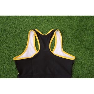 Conjunto Deportivo Personalizado Negro y Amarillo, Bra Deportivo y Pantalones Cortos para Mujer, Ropa Deportiva - Product Image 2