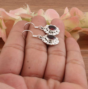 ต่างหูทรงหยดน้ำพลอยโกเมนสีแดงธรรมชาติ เงินแท้ 925 เครื่องประดับพลอยสีดำสุดหรูสำหรับผู้หญิง งานปาร์ตี้ ขายส่ง - Product Image 4