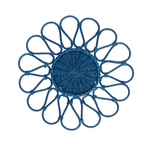 Sous-plat en rotin naturel bleu en forme de fleur, durable, idéal pour la décoration de mariage et les tables à manger, fabriqué au Vietnam - Product Image 1