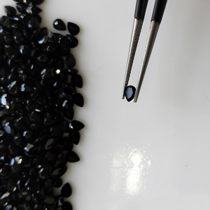 พลอยออนิกซ์สีดำธรรมชาติ 4x3 มม. รูปทรงลูกแพร์ คุณภาพดีที่สุด พลอยหลวมสำหรับทำเครื่องประดับ เรดเมาน์เทน เจมส์ R2BOPCT43 - Product Image 3