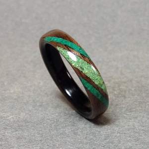 Anillo de Dedo de Resina de Madera Ecológico, Categoría de Producto de Uso Consciente en Artesanías de Resina - Product Image 1