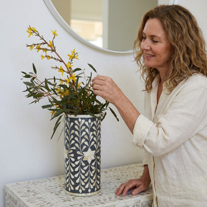 Vases et jardinières décoratifs de haute qualité en os incrusté, style classique, écologiques, sculptés à la main, pour la décoration intérieure - Product Image 1