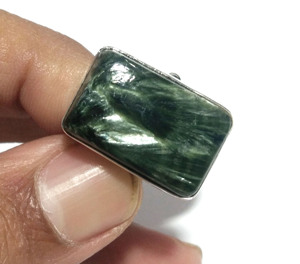 Bague en argent sterling 925 avec cabochon de séraphinite verte naturelle, faite à la main, style bohème, motif floral, pierre précieuse de caractère, troisième partie - Product Image 3