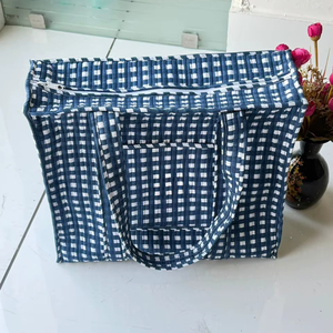 Bolsa de Compras de Algodón Hecha a Mano en India con Estampado Artesanal, Bolsa de Mano para Mujer, Bolsa de Hombro Acolchada con Estampado Artesanal - Product Image 1