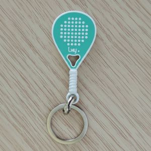 สินค้าใหม่มาถึง บริการ OEM พวงกุญแจรูปไม้แบดมินตันยางคุณภาพสูง ทนทาน พร้อมขนาดและโลโก้แบบกำหนดเอง-สินค้ากีฬาแบบนูน 3 มิติ - Product Image 3