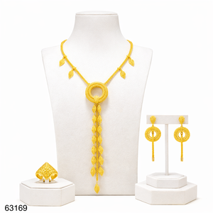 Parure de collier long multirangs tendance plaqué or de luxe avec pendentif et boucles d'oreilles de créateur pour soirée 63169 - Product Image 1