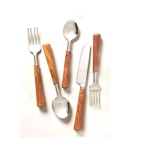 Cuillère à dîner en acier inoxydable de Style occidental, ensemble de couverts élégants à poignée pointillée en résine blanche ronde faite à la main - Product Image 4