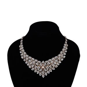 Collier pendentif de luxe en or rose 14 carats avec triple halo de diamants marquise, bijoux fins délicats certifiés IGI pour femme, anniversaire, mariage - Product Image 1