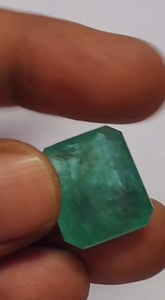Esmeralda Verde Natural Grande, Facetada, Piedra Preciosa Suelta para Diseñadores de Joyas y Coleccionistas - Product Image 3